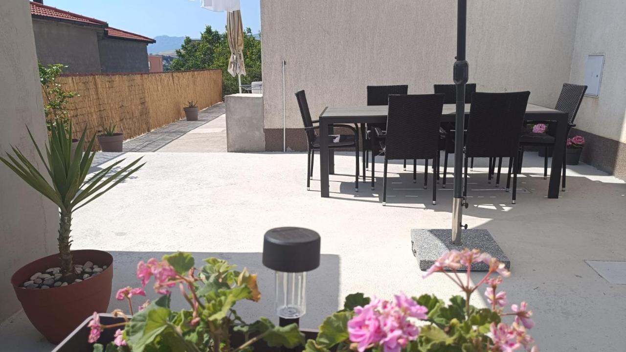 Apartment Ruby Podstrana Exterior photo